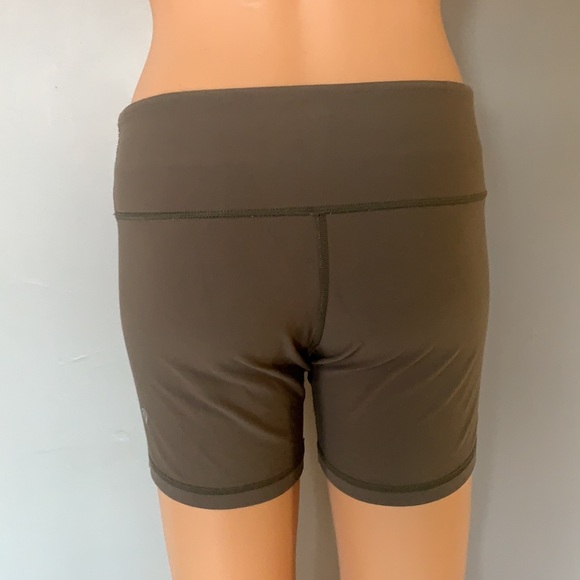 Reversible lululemon shorts - Picture 8 of 10